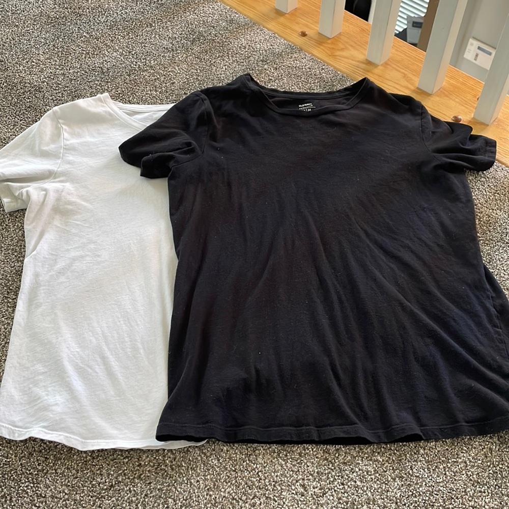 Old Navy relaxed tee size medium- women’s